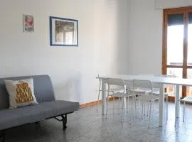 Sirolo, trilocale in centro, con terrazzo e aria condizionata - S078