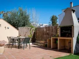 CAN LOLA Estupenda casa de 4 habitaciones con jardín a 150 metros de la playa