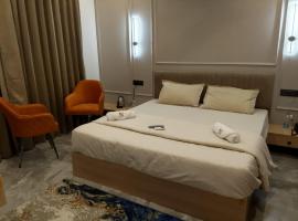 Hotel Siddhesh Inn, hotel v destinaci Pimpalwandi