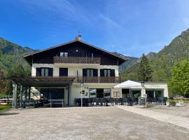 Casa Nella, hotel v mestu Ledro