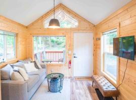 Willow Corner cozy modern tiny home, pet-friendly hotel in Port Angeles