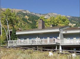 Outdoor Pool, Private Sauna, 50yd to Moose Creek Lift, Flexible Bedding, hotel v destinaci Teton Village