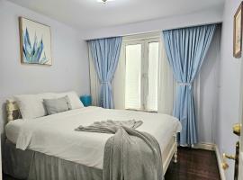 A Home Away-Deluxe Guest Room in Toronto, hotel v destinaci Toronto