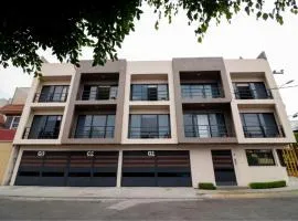 S09 SUITE DOBLE Premium Suite TEC CEM con Cocineta WiFi Balcón Parking Terraza