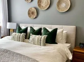 Stylish Modern 2 bedroom house across from Beach