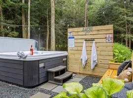 Lazy Bear Retreat Outdoor Oasis Hot Tub etc