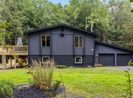 Lazy Bear Retreat Outdoor Oasis Hot Tub etc, hotel em Blakeslee