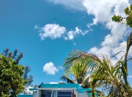 Bungalow les pieds ds l eau, La Maison Bleue