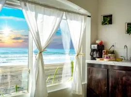 BEACHFRONT Escape - Cozy Studio