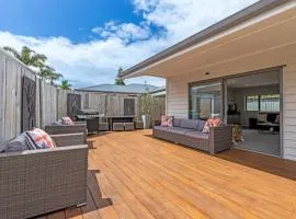 Unwind Papamoa Beach - Papamoa Holiday Home