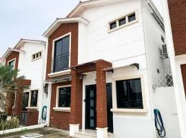 3 bedroom house, private pool, BBQ, parking