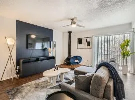 Your Modern King Suite Getaway - Sleeps 4 - Pool, Prkg