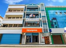 FabExpress Santhi Inn - 500 meters from Promenade Beach