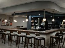 Four Points by Sheraton Milwaukee North Shore