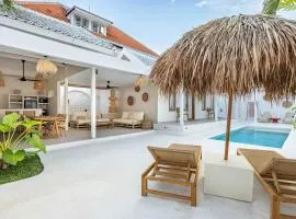 Casa Kokoon - NEW Bright & Quiet 2BR Mertanadi Seminyak with Private Pool and Parking