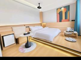 Orange Huaju Hotel, hotel v Mianyangu