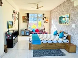 kasauli Auriga 2BHK Villa Pvt Stay I Open Air Terrace I Kitchen Livingroom I Lawn Bonfire I Gaming Zone