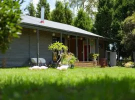 Mangrove Mountain Farm Stay