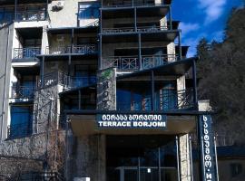 Terrace Borjomi Hotel、ボルジョミのホットタブ付きホテル