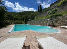 Il Castellare con alpaca, hotel a Poggioni