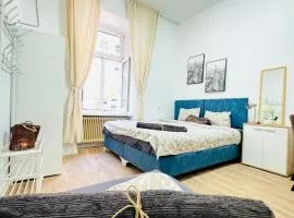 Comfortable 5BR Shared Apt 10 Minute Walk to Matzleinsdorfer Platz