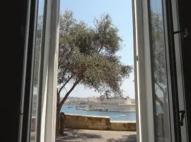 Valletta Grand Harbour Loft