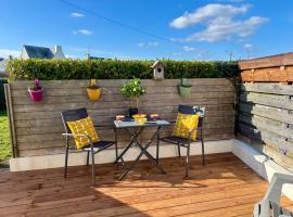 Le Calypso, studio avec terrasse à 50m de la mer !, ξενοδοχείο σε Ploemeur