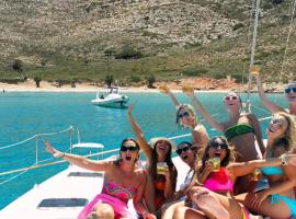 KOS Catamaran Day Cruise Swim Snorkel Food & Drinks, hotel ve městě Kos