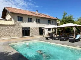 Gîte 5 chambres piscine vue montagne