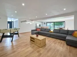 Paris Premium Family House