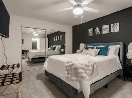 Style, Peace, Comfort in N Hollywood Next to Burbank Free Indoor Parking and Wifi