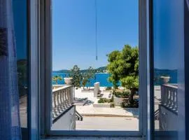 Top Location Three Bedroom Apartment