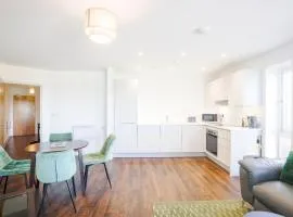 Spacious, modern apartment close to Bicester Village