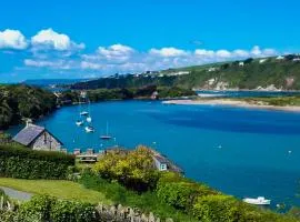Carew in the heart of Bantham with panoramic sea views