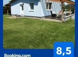 Gästehaus mit 3 separaten Schlafbereichen, Terrasse und Carport