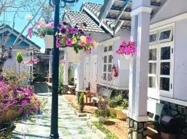 Nhà Nghỉ Sân Vườn Phượng Tím