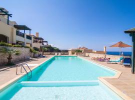 Lili Seafront House, walking distance to the beach & amenities!, Hotel in Panormos