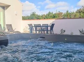 Maison 2 chambres - proche de tout - Jacuzzi privatif