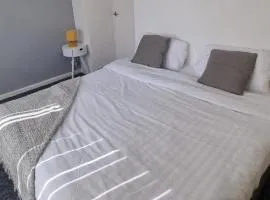 Doncaster-House-Sleeps8-Parking-Garden