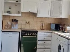 Doncaster-House-Sleeps8-Parking-Garden