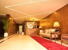 Tom's Luxury Hotel, hotel v destinaci Péšávar