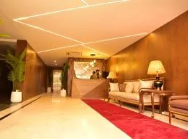 Tom's Luxury Hotel