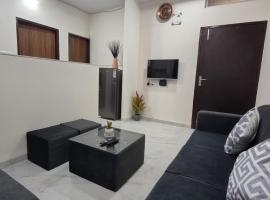 The Comfort Spot Fully Furnished 1BHK, hotel v destinaci Indaur