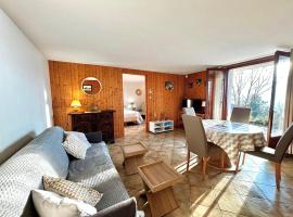 Appartement confortable avec terrasse et WiFi - FR-1-432-32，位于安锡的酒店