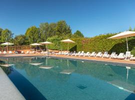 Camping Le Mas de Sireuil, hotel a Sireuil