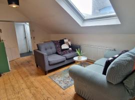 Quayside 2BD Above Live Music Venue & Bar, hotelli Corkissa
