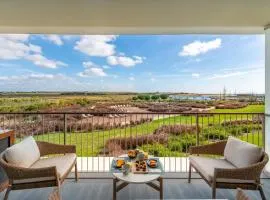 Blue Well Being Beachfront Pool and Spa Raia - BY BEDZY