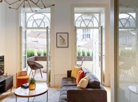 Sunny terrace apartment facing Clerigos Tower