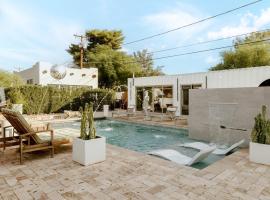 Kaibab Farms, Heated Pool, Sauna, 150lb Turtle, hotelli kohteessa Phoenix