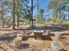 Winnsboro Home on 17 Acres Outdoor Spots and Trails, hotel en Winnsboro